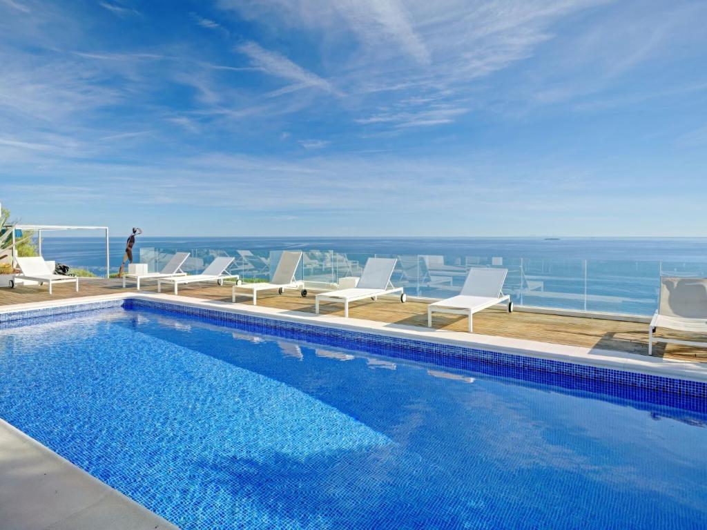 Construction and Renovation of Swimming Pools in Jávea: Creating Relaxation Oases